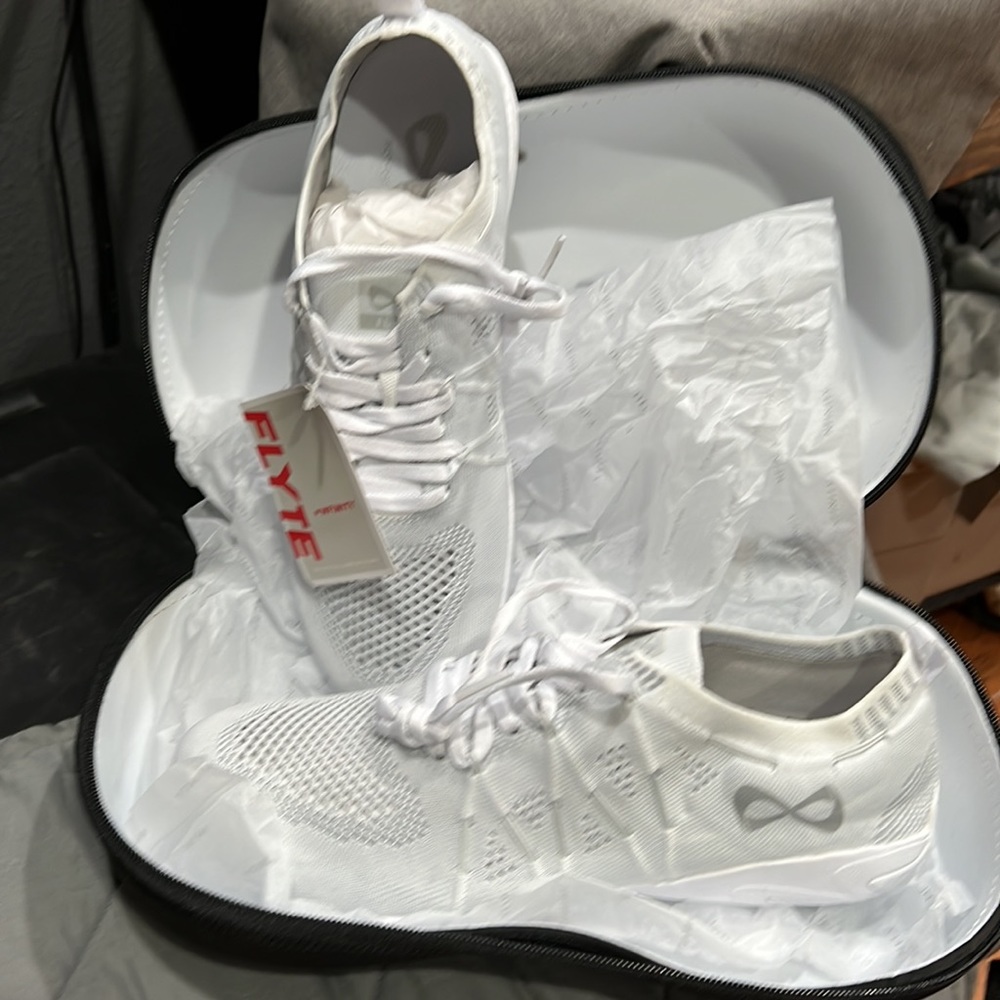 BNIB Nfinity FLYTE cheer shoes Size 9.5